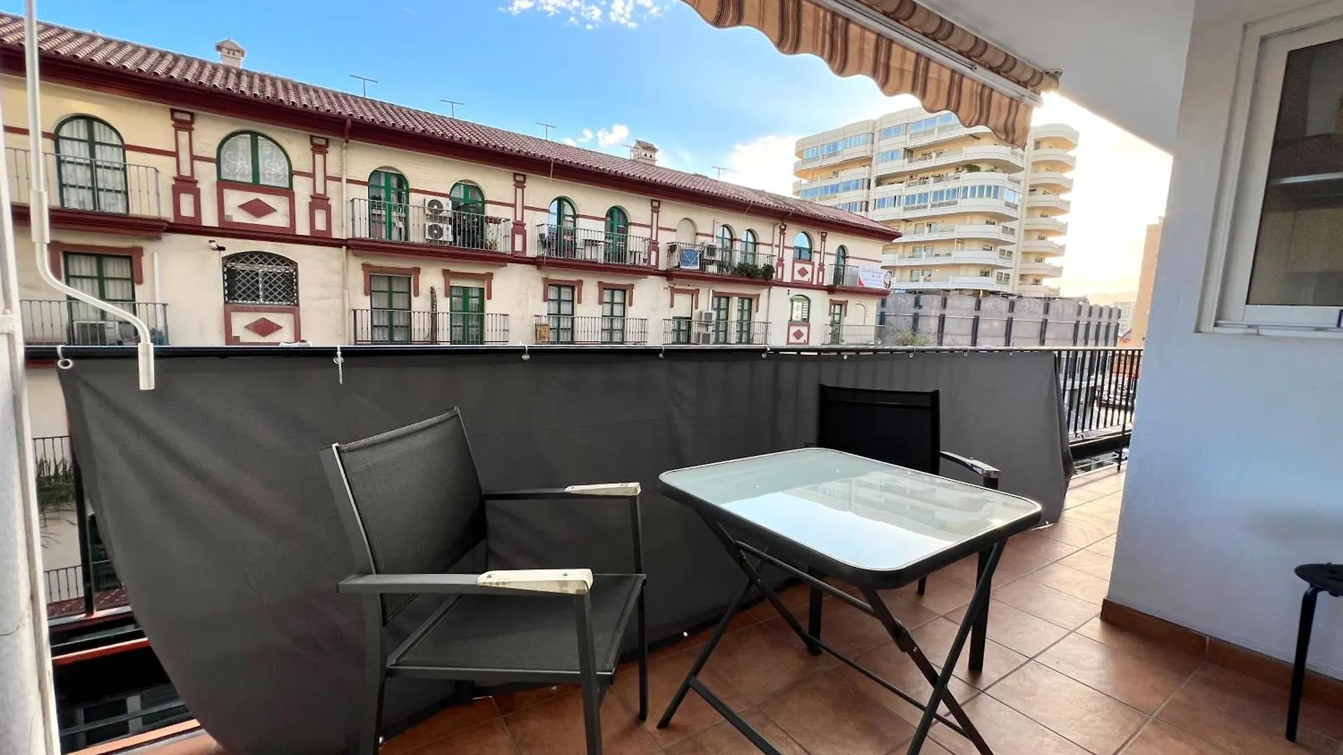 Urban Bay City Center & Beach Apartment Fuengirola 0*,  Španělsko